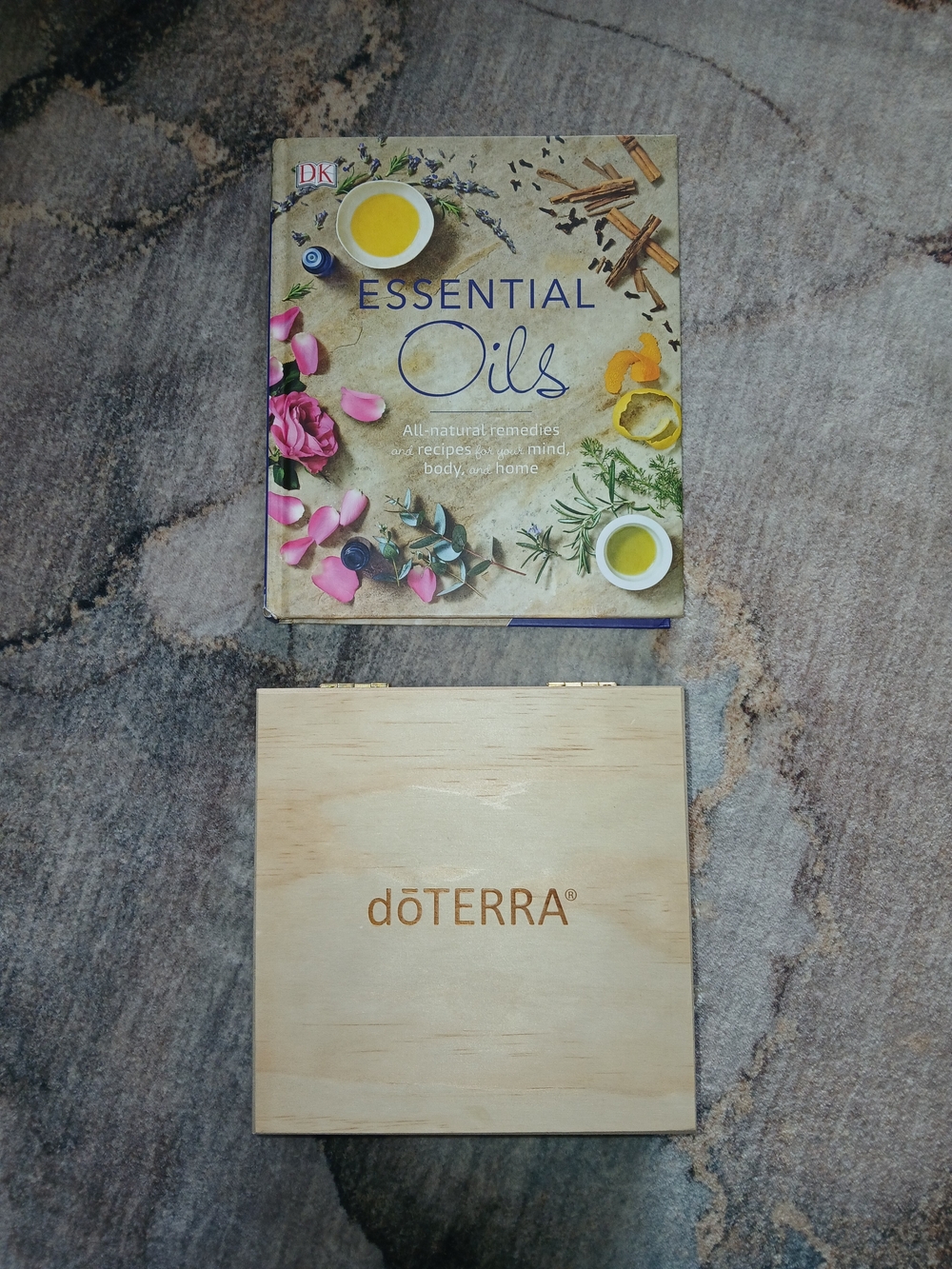 dōTERRA Wooden Essential Oils Box with Essential Oils Guide